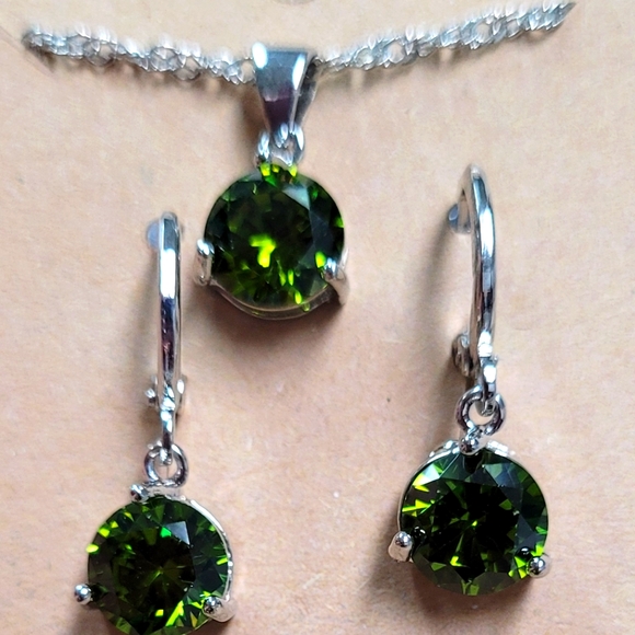 925S  Green Australian Crystal Pendant Necklace Earrings Set - Picture 3 of 5